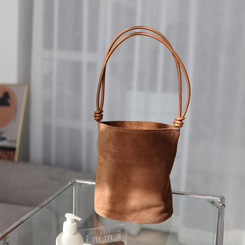 이마백 소가죽 스웨이드 원통 버킷백 3c 데일리 세무 가을 겨울 마실가방 가벼운 크로스백