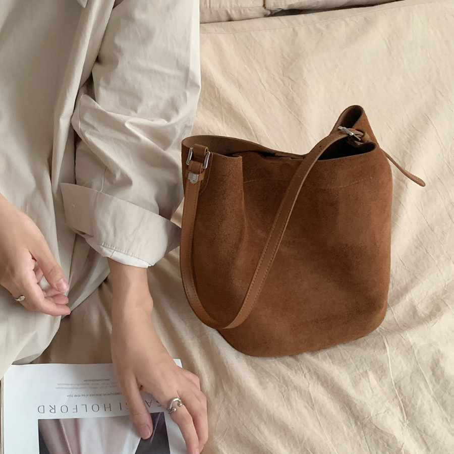 타이니트레져 소가죽 스웨이드 버킷백 미니버킷 세무가방 마실백