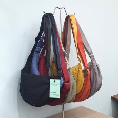 반달 여행용 크로스백 해외 미니백 가벼운가방 슬링백 크로와상백