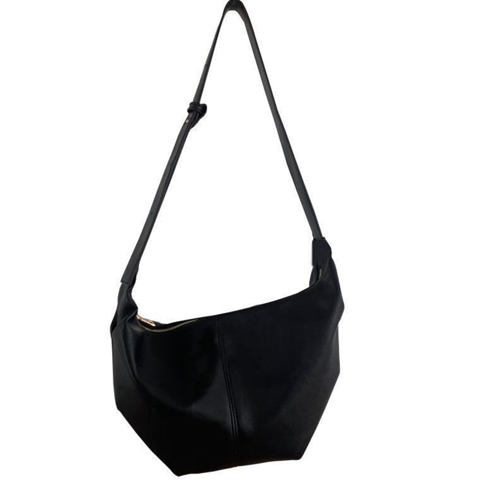 자라 크로와상 가방 크루아상백 블랙 보부상 범백 일상 데일리 여행가방 ZARA 크로스백