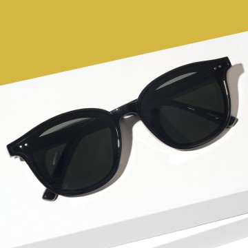 가벼운 데일리 블랙 자외선차단 선글라스 BAUUS