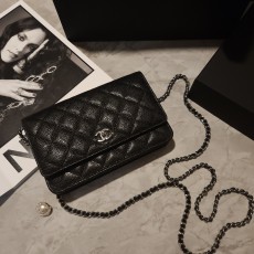 (국내백화점) 샤넬 클래식 WOC 체인지갑 미니백 캐비어 턴락 보이샤넬 AP4241