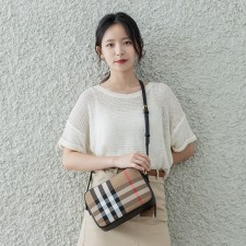 [국내아울렛 제품 당일발송] 버버리 캔버스 레더 체크 카메라백 경량 명품 여성 크로스백