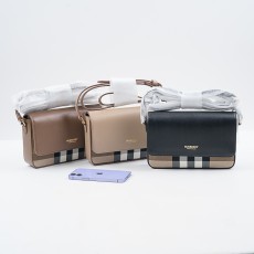 버버리 뉴햄프셔 체크 레더 크로스백 81072691 81072701 80845041