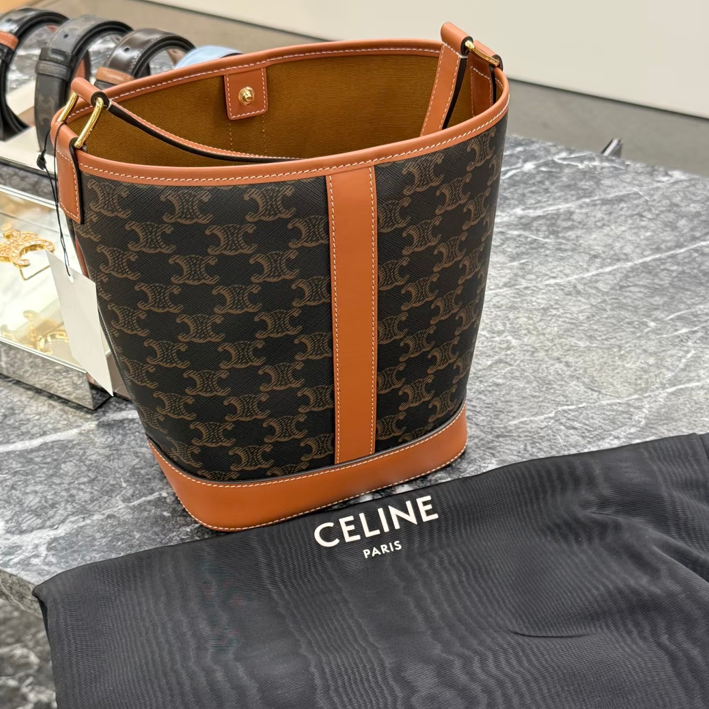 셀린느 버킷백 트리오페 캔버스 탠 191442CAS 04LU (A/S가능, 풀패키지)