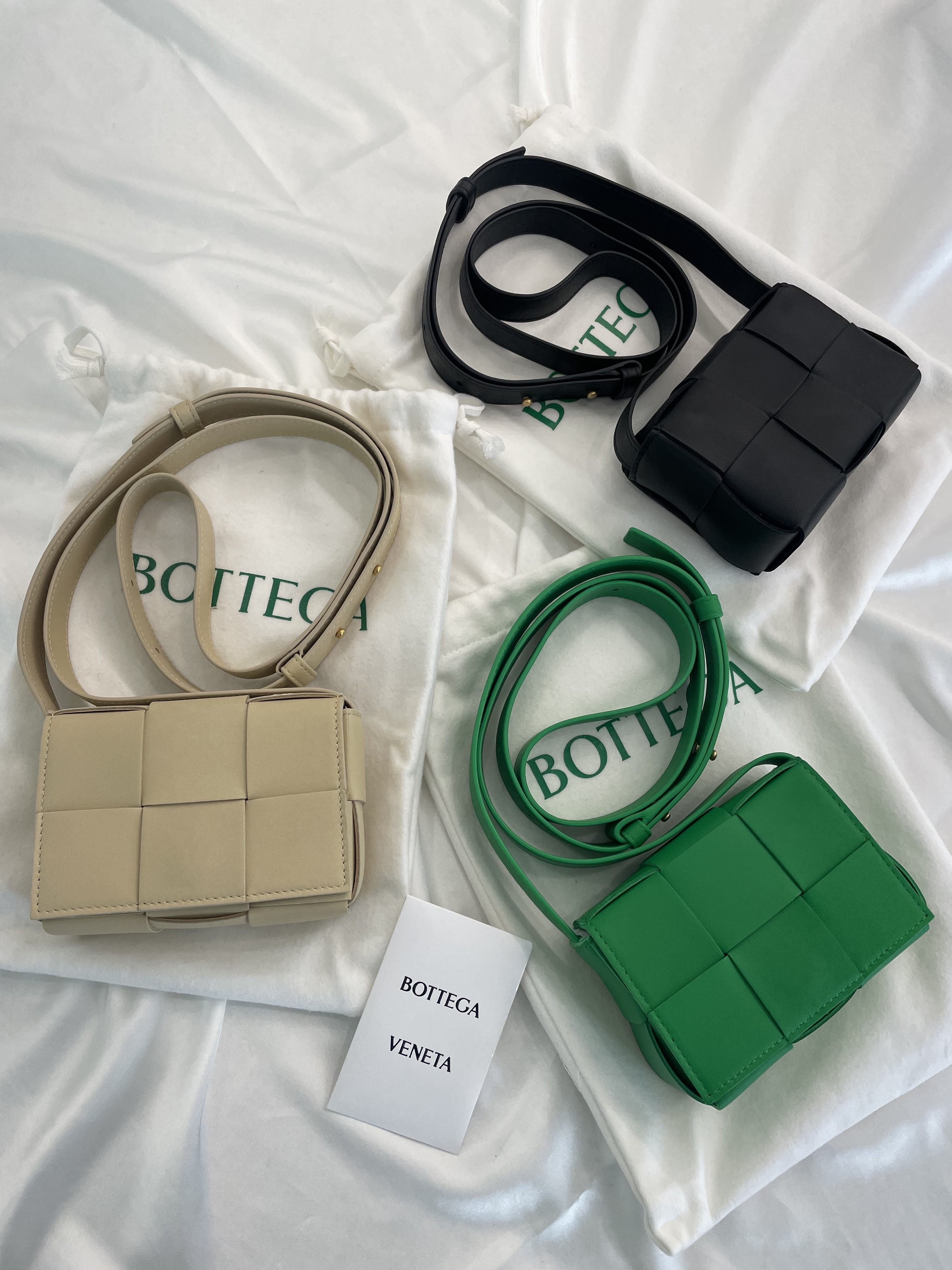 보테가베네타 미니 카세트백 캔디 크로스백 블랙 패러킷 포리지 666688