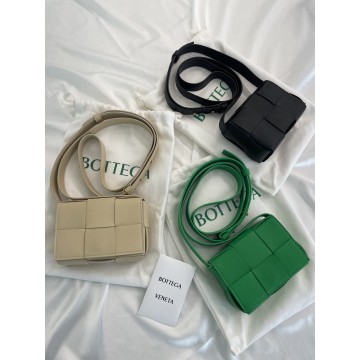 보테가베네타 미니 카세트백 캔디 크로스백 블랙 패러킷 포리지 666688